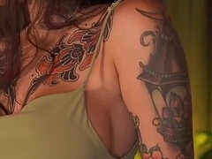 Amatør, Rumpe, Stor rumpe, Store pupper, Latina, Sexy undertøy, Alene, Tattovering