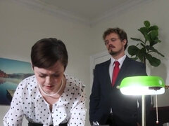 18 jahre, Tussi, Blasen, Besamung, Masturbation, Milf, Büro, Rau