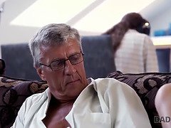 18 летние, Брюнетки, Чешки, Папочка, Черненькие, Европейки, Мастурбация, Молоденькие