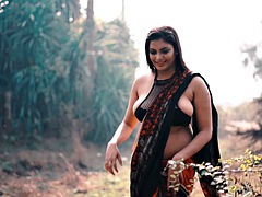 Saree-naaari