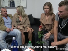 Blondine, Pik sutte, Brunette, Tjekke, Briller, Hårdt, Mor jeg gerne vil kneppe, Mager