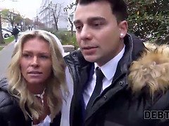 Debt4k. la sposa ceca Claudia Macc scopata davanti al suo sposo sconvolto