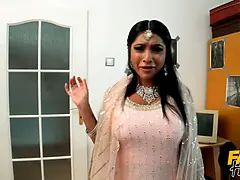 Asiatisk, Stor kuk, Stora tuttar, Brunett, Rolig, Hd, Indisk, Trekant