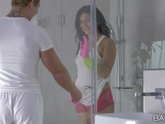 Chica, Cuarto de baño, Mamada, Estilo perrito, Lamidas, Coño, Ducha, Nalgadas