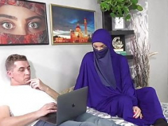 Chick in niqab likes it hard