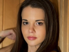 Brunette, Hundestilling, Håndjob, Kysse, Sauna, Barberet, Teenager, Bryster