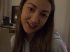 Pik sutte, Brunette, Komme i munden, Orgasme, Pov, Ryger, Sprøjter, Snugkigger