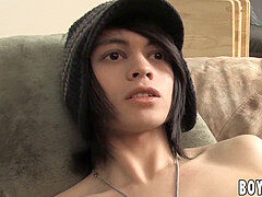 Gorgeous twink jerking and jizzing at hook-up interview