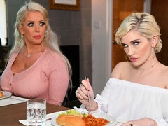 Поза 69, Большая жопа, Большие сиськи, Блондинки, Пальцем, Лесбиянка, Киски, Стриптизерша