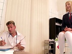 Blondinka, Zunanji izliv, Doktor, Evropska, Stopala, Stopala fetiš, Footjob, Hd