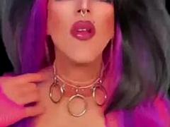 Krásky, Veľké péro, Muži v dámskom, Latex, Masturbácia, Shemale, Sprcha, Fajčenie