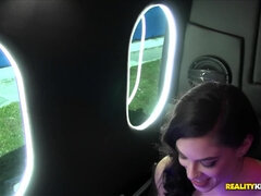 Røv, Bikini, Pik sutte, Brunette, Sædskud, Komme på ansigtet, Penge, Bryster