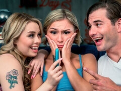 Blondinka, Fafanje, Doggystyle, Moški z dvema ženskama, Naravne joške, Koščena, Najstnice, Joške