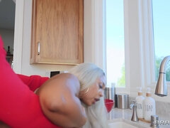 Ebony chubby mommy rimming scene