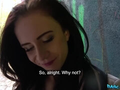 Thomas Hyka fucked Caroline Mann outdoors