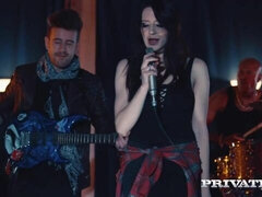 Duży tyłek, Duże cycki, Brunetka, Mamuśka, Majtki, Pończochy