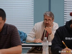 Culo grande, Tetas grandes, Morena, Gafas, Tacones, Tetas naturales, Perforación, Hilo dental