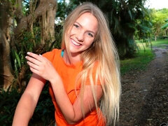 Blondin, Avsugning, Doggystyle, Handjobb, Utomhus, Pov, Rakad, Tonåring