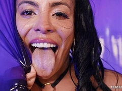 Stor stjärt, Stor kuk, Stora tuttar, Avsugning, Brunett, Knubbig, Underkläder, Milf