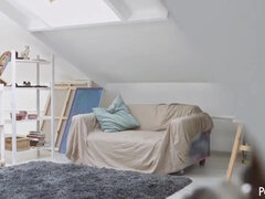 Grosser arsch, Blasen, Braunhaarige, Klassisch, Süss, Kehlenfick, Muschi, Strümpfe