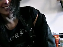 Nana, Brunette brune, Voiture, Doigter, Masturbation, Pov, Suçant, Nénés