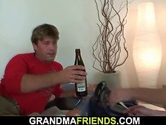 Tjeckisk, Granny, Mogen, Mmf man man kvinna, Skriker, Kort hår, Tonåring, Trekant
