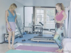 Hatalmas hátsó, Tekintélyes didik, Arcra űlés, Maszti, Érett feleség, Természetes mellek, Iroda, Begyek