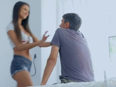 항문핥기, 오랄섹스, 흑갈색 머리, 음경, 목구멍이 막히는, 자연의 가슴, 풀, 짧은 머리