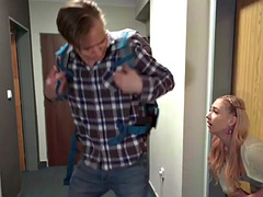 Blonde, Sucer une bite, Adolescente, Plan cul à trois, Nénés