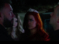 Красотки, Большая жопа, Глубокая глотка, Сперма на лице, Вчетвером, На природе, Полиция, Сиськи