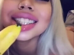 Blondin, Avsugning, Grovt språk, Hd, Onani, Solo, Tatuering, Tonåring