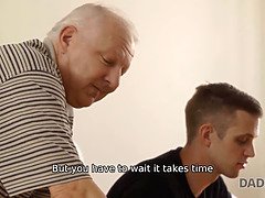 Sucer une bite, Attrapée, Papa, Grandpère, Hard, Séduite, Rasée, Adolescente