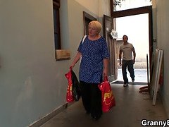 크고 아름다운 여자, 큰 가슴, 쿠거, 커플, 할아버지, 할매, 나이든, 고함치는