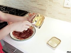 Fafanje, Evinja, Kuhinja, Lizanje, Milf, Mama, Kričal