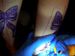 Grosse titten, Blasen, Hundestellung, Hardcore, Pov, Rasiert, Flotter dreier, Titten