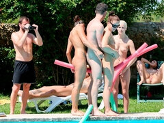 Stor kukk, Kukk suging, Bakfra, Kvinner mann, Naturlige bryster, Utendørs, Tynn, Pupper