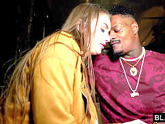 Kötözés – fegyelmezés, Monumentális dákó, Uralkodás