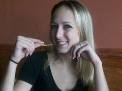 18, Iso perse, Iso kulli, Blondi, Suihinotto, Takaapäin, Laiha, Teini