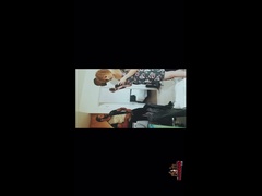 V ozadju, Velika rit, Velike joške, Črnke, Blondinka, Trojček