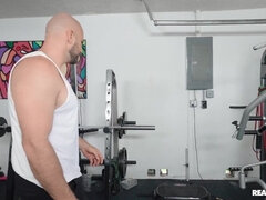 Plantureuse, Faciale, Gym, Seins naturels, Chatte, Réalité, Rasée, Nénés