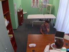 Любители, Ласковые ручки, В офисе, Студентка, Униформа, Подглядывание