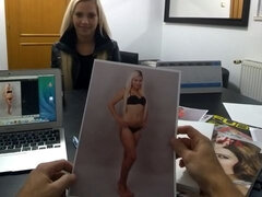 Κώλος, Ξανθιά, Σε στάση σκύλου στα τέσσερα, Μαλακία με το δάχτυλο για γυναίκες, Μαλακία, Πρώτου προσώπου, Ξυρισμένη, Βυζιά