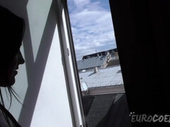 18 let, Ložnice, Masturbace, Nahota, Kouření, Sólo