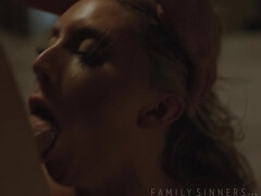 Αμερικάνος, Ξανθιά, Οικογένεια, Τακούνια, Κουζίνα, Γλείψιμο, Χτύπημα, Ισπανικό