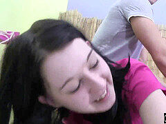 Brunetka, Masáž, Teenka