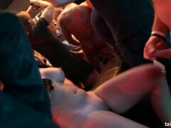 Aangekleed, Hardcore, Interraciaal, Lesbisch, Likken, Orgie, Feest, Swinger