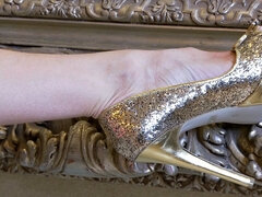 Stora tuttar, Blondin, Klänning, Fingering, Enorm, Softcore, Solo, Tuttar