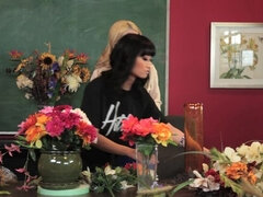 Veľké kozy, Blondína, Brunetka, Lesbické, Spodná bielizeň, Masturbácia, Drobunké, Kozičky