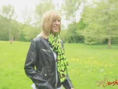 Gros cul, Gros seins, Sucer une bite, Queue, Mature, Mère que j'aimerais baiser, Fumer, Adolescente