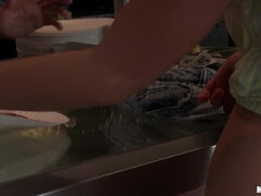 Røv, Stor pik, Naturlige bryster, Pov, Offentlig, Fisse, Teenager, Bryster